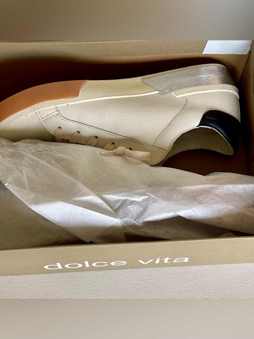 LIKE NEW DOLCE VITA ZINA WHITE LEATHER COURT SNEAKER WOMENS SIZE 8.5 - Picture 15 of 17